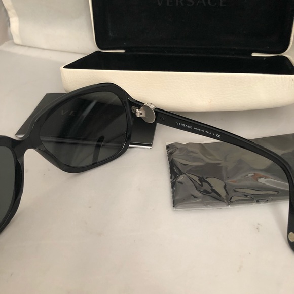 Versace sunglasses 4218B BLACK GB1/87 58MM 15 130 - Picture 6 of 8